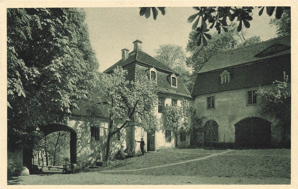 AK Dresden (06628), Äußere Schloßhof zu Weesenstein , n. gelaufen