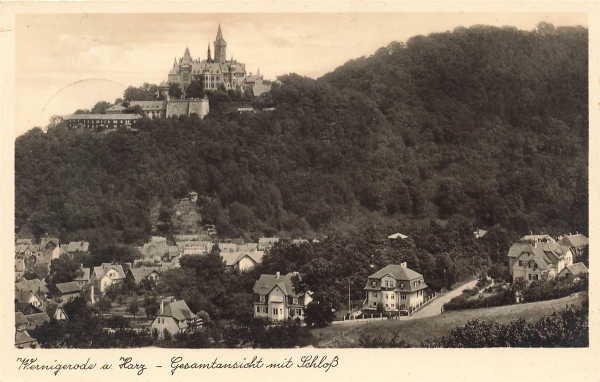 AK Wernigerode (38855), Gesamtansicht mit Schloß, gelaufen am 07.08.41