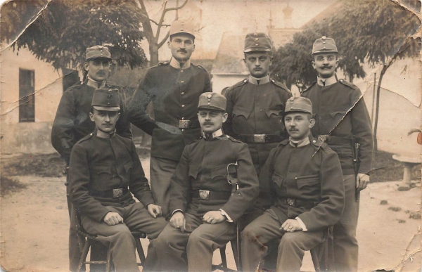 AK Österreich Ungararische Armee, Gruppenfoto, gelaufen