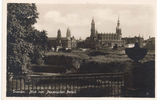 AK Dresden (01067), Blick vom Japanischen Palais, n. gelaufen