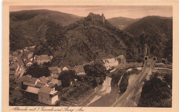 AK Altenahr (53505), Altenahr mit 3 Tunnels und Burg, n. gelaufen
