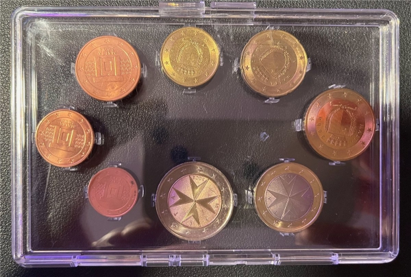 KMS - Malta -  im Folder - EURO - Kursmünzen (org.verpakt, Rückseitie matt !)