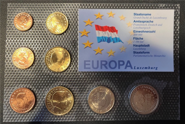 KKMS - Luxemburg 2004 - EURO-Motivsatz mit Gedenkmünze von 2004 ("auf Folie verschweißt")