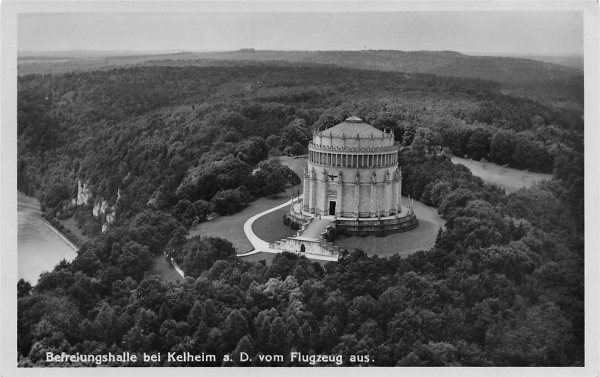 AK Kelheim (93309), Befreiungshalle bei Kelheim a. D. vom Flugzeug aus, n. gelaufen
