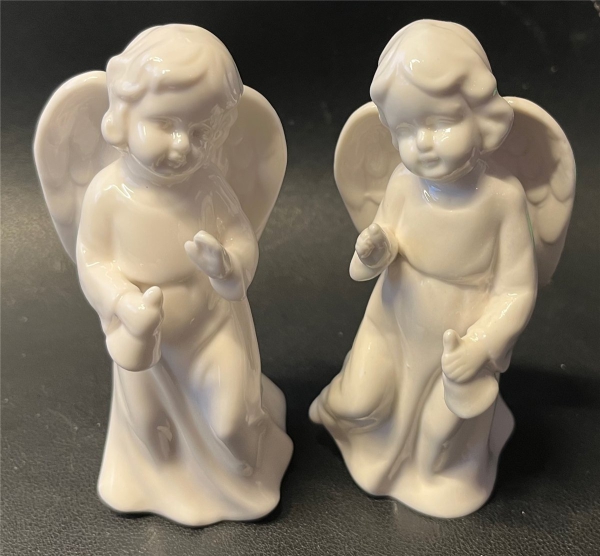 Weiße Keramik Cherub Figuren "Spielende Musikanten"