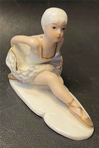 Weiße Keramik Cherub Figuren "Tanzende Ballerina"
