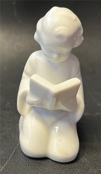 Weiße Keramik Cherub Figuren "Der lesende...."