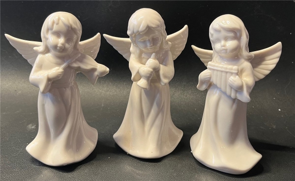 Weiße Keramik Cherub Figuren "Drei musizierende Engel"