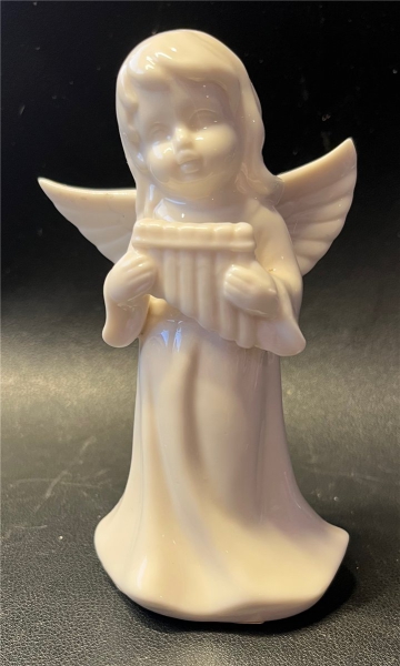 Weiße Keramik Cherub Figuren "Der Engel mit der Pan-Flöte"