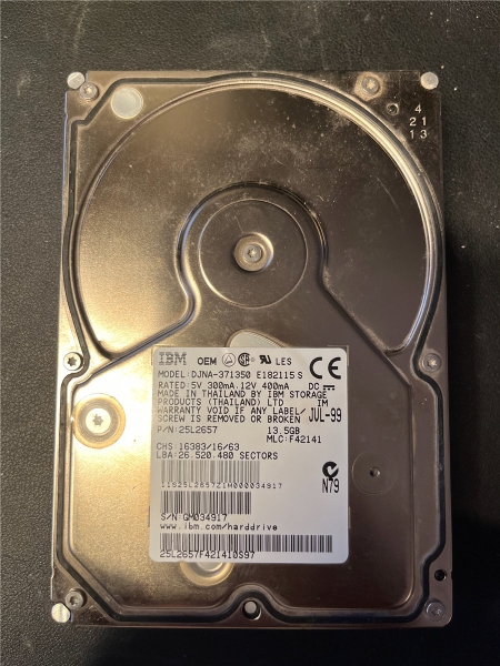 IBM, 13,50 GB, Model: DJNA-371350, SATA HDD Festplatte (2)