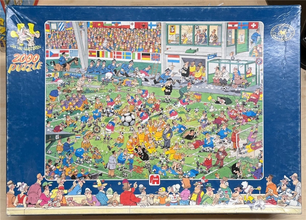 2000 Pieces Jigsaw Puzzle, JUMBO, "Jan van Haasteren - Das Fußballspiel"