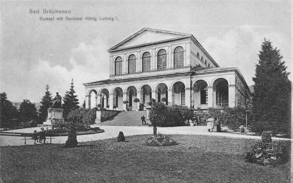 AK Bad Brückenau (83471), Kursaal mit Denkmal König Ludwig I , n. gelaufen