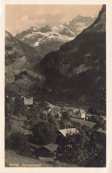 AK Grindelwald (3818) Ortsblick von Grindelwald, n. gelaufen