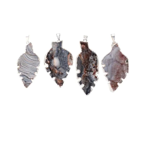 Blauer Chalcedon Anhänger Blattform – roh, versilbert – Heilstein Schmuck – Brasilien