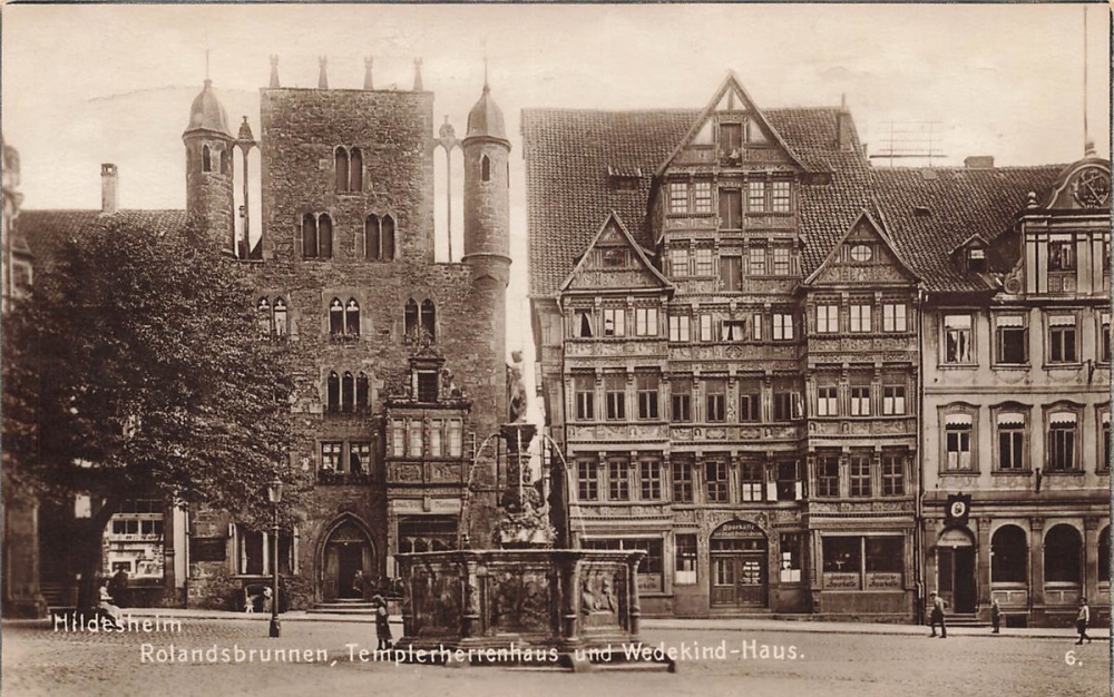 AK Hildesheim (31134), Rolandsbrunnen, Templerherrenh. und Wedkinghaus, gelaufen am 22.05.1922 (Hildesheim)  o.Briefmarke