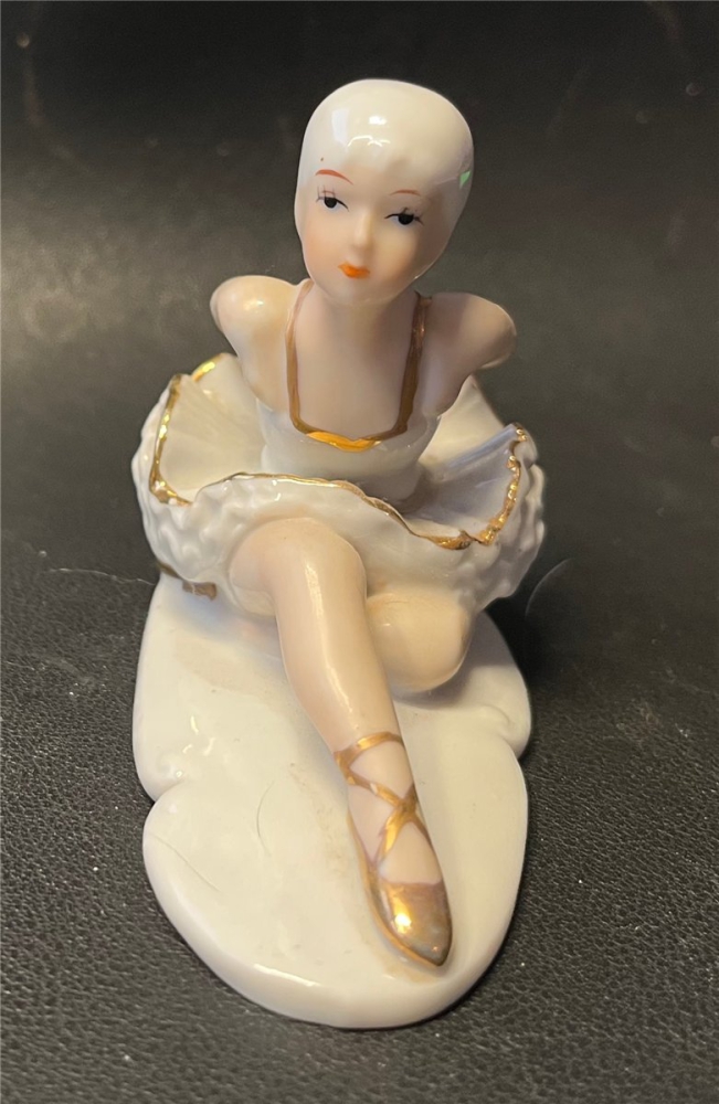 Weiße Keramik Cherub Figuren "Tanzende Ballerina"