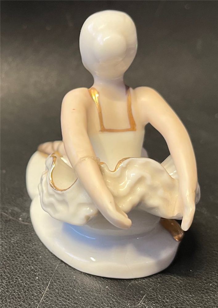 Weiße Keramik Cherub Figuren "Tanzende Ballerina"