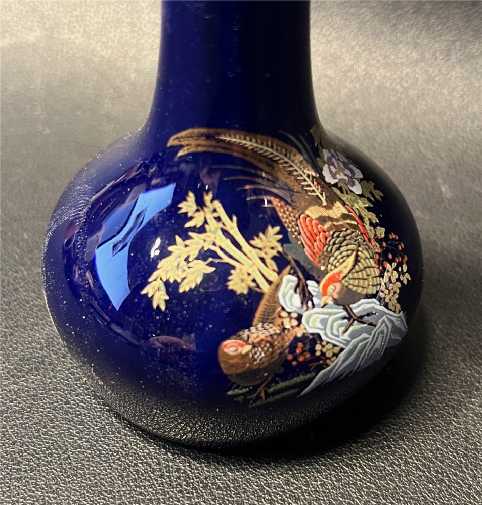 Porzellan-Vase, klein, handgemalter Vogel