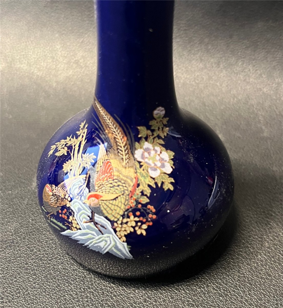 Porzellan-Vase, klein, handgemalter Vogel