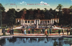 AK Berlin (10178 ), Rosengarten mit Statue der Kaiserin, gelaufen am 17.12.1913
