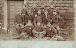 AK Österreich Ungararische Armee, Gruppenportrait, gelaufen