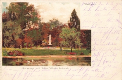 AK Wiesbaden (65183), Kuranlage mit Kaiser Wilhelm Denkmal, gelaufen am 06.06.1900 (Güglingen)