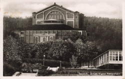 AK Bayreuth (95444), Richert Wagner - Festspielhaus, gelaufen (n. zu erkennen)